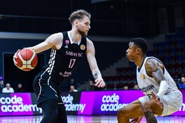 Українці за кордоном: Войналович набрав 9 очок в Азербайджані, Санон відіграв 26 хвилин в Польщі