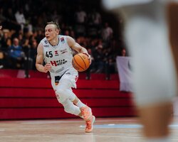 Українці за кордоном: Зотов, Санон, Шеліст, Крутоус, Павлов