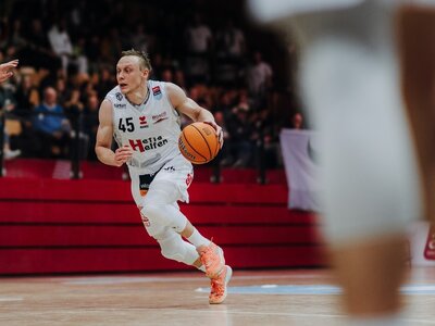 Українці за кордоном: Зотов, Санон, Шеліст, Крутоус, Павлов