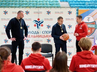 Мер Хмельницького привітав команду з чемпіонством у Вищій лізі: фото