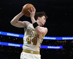 Макс Шульга став сьомим українцем, який набрав очки в плейоф НБА