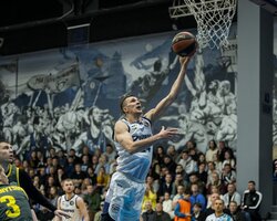 Володимир Конєв піднявся в двох історичних рейтингах Суперліги