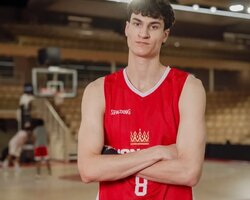 Українці за кордоном: Кличко оформив дабл-дабл в молодіжному чемпіонаті Франції
