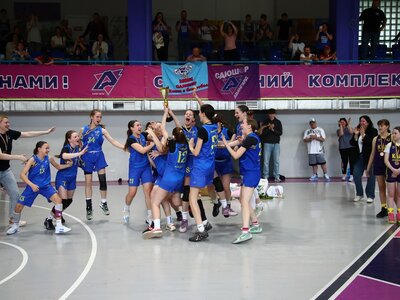 СДЮШОР з баскетболу-МОБІ друге чемпіонки ВЮБЛ серед дівчат 2012 року: фотогалерея фінального матчу та церемонії нагородження