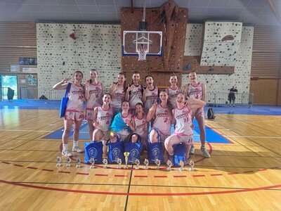 Українські баскетболістки з Нововолинська виграли бронзу міжнароджного турніру U-13 у Франції