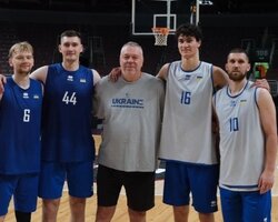 Наступники династії: історичне фото нового покоління