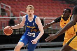 Україна на останніх секундах поступилась Анголі: відеоогляд контрольного матчу