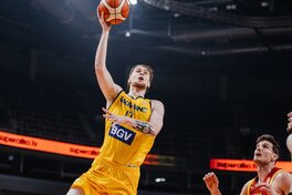 Київстар ТБ та Суспільне Спорт покажуть матчі збірної України проти Греції та Чорногорії