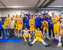 Яскраві фото переможного матчу збірної України проти Греції
