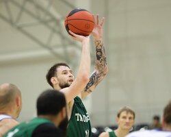 Українці за кордоном: Ткаченко та Войналович зіграли перші контрольні матчі, Шеліст — проти Бенфіки Багатскіса