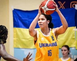Катерина Діке продовжить кар'єру у Греції