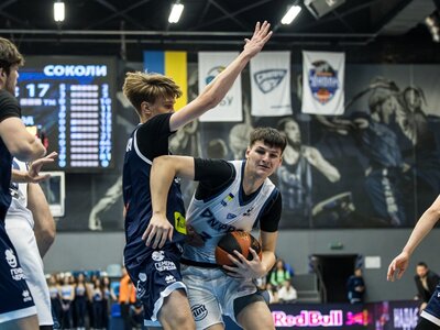Матч Дніпро — Харківські Соколи перенесли через тривалу повітряну тривогу