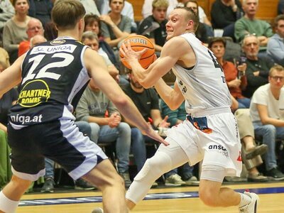 Українці за кордоном: Михайлюк зіграв 13 хвилин проти Мемфіса, Зотов оформив дабл-дабл