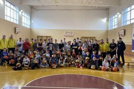 Київ-Баскет завітав до юних спортсменів та вручив подарунки
