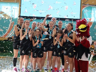 Пліч-о-пліч: визначились чемпіони сезону Всеукраїнської шкільної ліги у дівчат