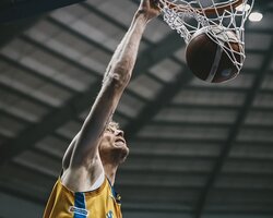Артем Пустовий зібрав солідний дабл-дабл в першому матчі півфіналу чемпіонату Індонезії 