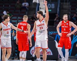 Євробаскет-2025: визначилась перша пара півфіналістів