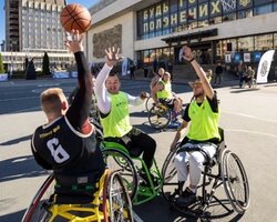 Титани-Львів провели показовий матч з баскетболу на кріслах колісних в Івано-Франківську