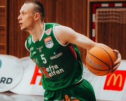 Українці за кордоном: Зотов набрав 11 очок у ENBL, Крутоус допоміг Мелільї виграти в Кубку Іспанії