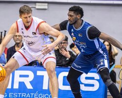 Українці за кордоном: гарні матчі Пустового і Ковляра, у Кличка дабл-дабл