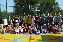 У Миколаєві відкрили відновлений баскетбольний майданчик