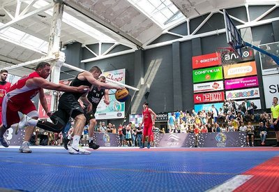Яскраві миттєвості Gorodok Gallery 3x3: фотогалерея
