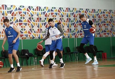 Збірна України готується до старту в відборі ЧЄ: фотогалерея тренування