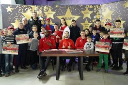 Лідери Суперліги Парі-Матч провели автограф-сесію з уболівальниками