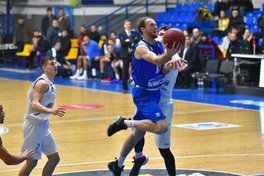 Перехідні вправи з нападу і захисту