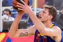 Українець Пустовий допоміг Барселоні перемогти в чемпіонаті Іспанії