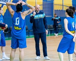 Жіноча збірна України розпочала підготовку до матчу проти зіркової збірної Франції