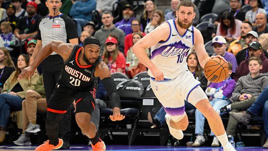 Українці за кордоном: Михайлюк допоміг Юті виграти в матчі НБА