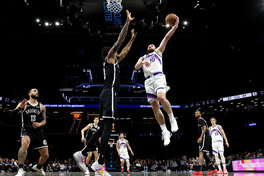 Українці за кордоном: 10 очок Михайлюка допомогли Юті виграти в НБА