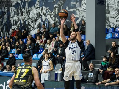 Дніпро впевнено обіграв Чайку-ВСМУ в Кубку України