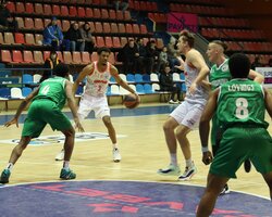 Кривбас із 29 очками Пікока переміг Запоріжжя у Миколаєві