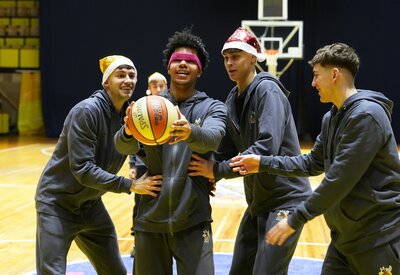 Київ-Баскет влаштував баскетбольне новорічне свято вихованцям своєї академії