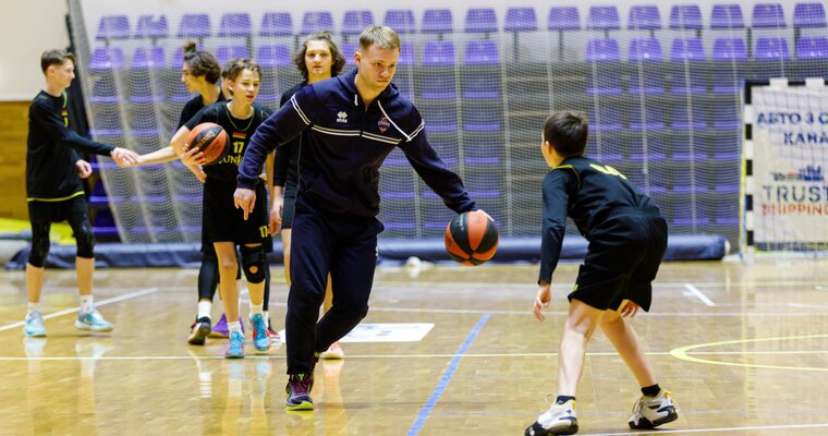 Харківські Соколи провели спільне тренування з юними баскетболістами Харкова