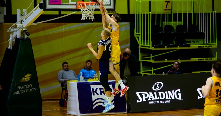 Новорічні хайлайти: топ-10 данків першої половини сезону Суперліги