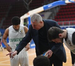 Запоріжжя вдома поступився Прикарпаття-Говерлі: відео коментарів