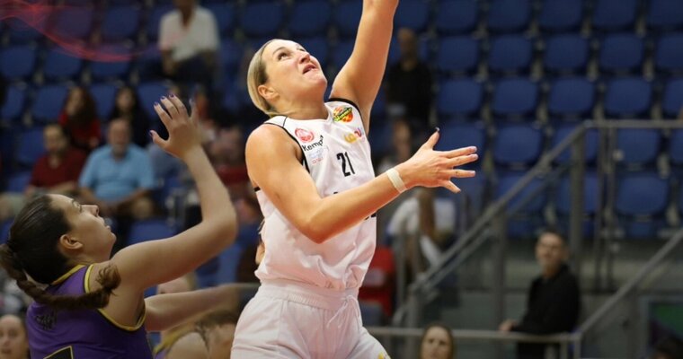 Українки за кордоном: Юркевічус зібрала 13 підбирань в матчі чемпіонату Ізраїлю