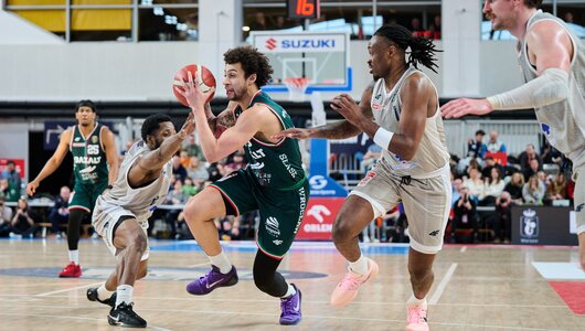 Українці за кордоном: Михайлюк допоміг Юті виграти, Санон провів яскравий матч у Єврокубку