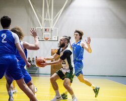 Перша ліга: визначились вісім команд, що продовжать боротьбу за медалі