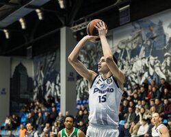 Дніпро в домашньому матчі розгромив Запоріжжя