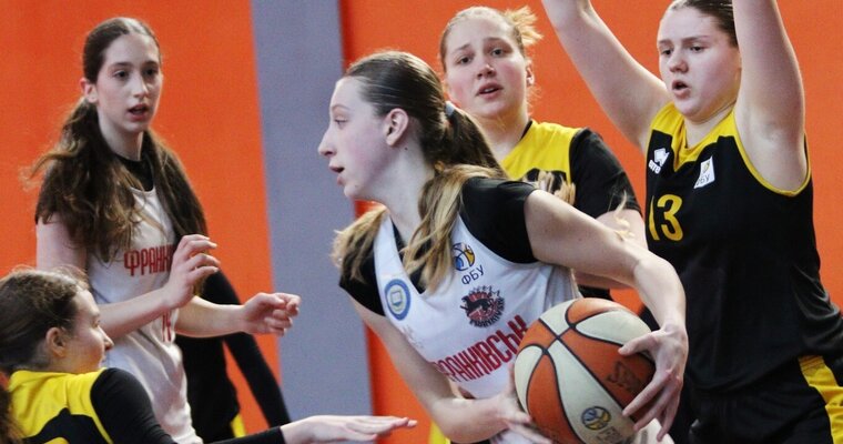ВЮБЛ серед дівчат 2009 року: Франківськ-ОДЮСШ-ДЮСШ№2 залишився непереможним після домашнього туру