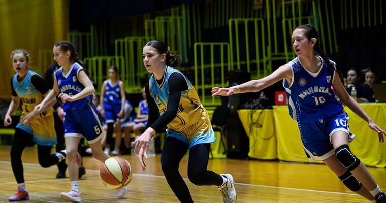 ВЮБЛ серед дівчат 2012 року: в столичному ПС Венето пройшло чотири матчі