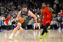 Українці за кордоном: Михайлюк зіграв 10 хвилин проти Х'юстона 