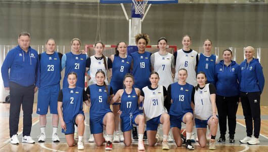 Збірна України готується до важливого матчу проти Чорногорії: фото тренування та коментар Ковтун