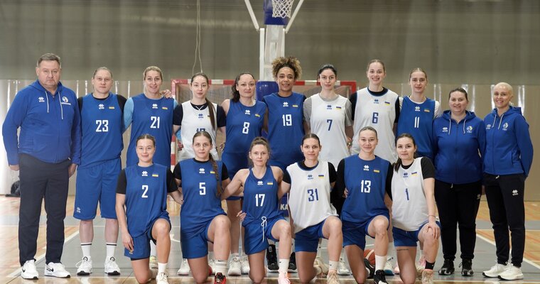 Збірна України готується до важливого матчу проти Чорногорії: фото тренування та коментар Ковтун