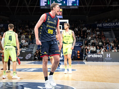 Українці за кордоном: Пустовий набрав 19 очок в Іспанії, дабл-дабли Санона та Зотова