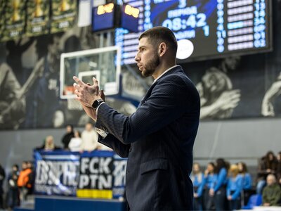 Мавпи здобули важливу перемогу надо Соколами: відео коментарів після гри
